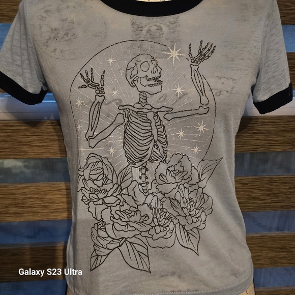 Junior Crop Tee - Picture 7 of 8